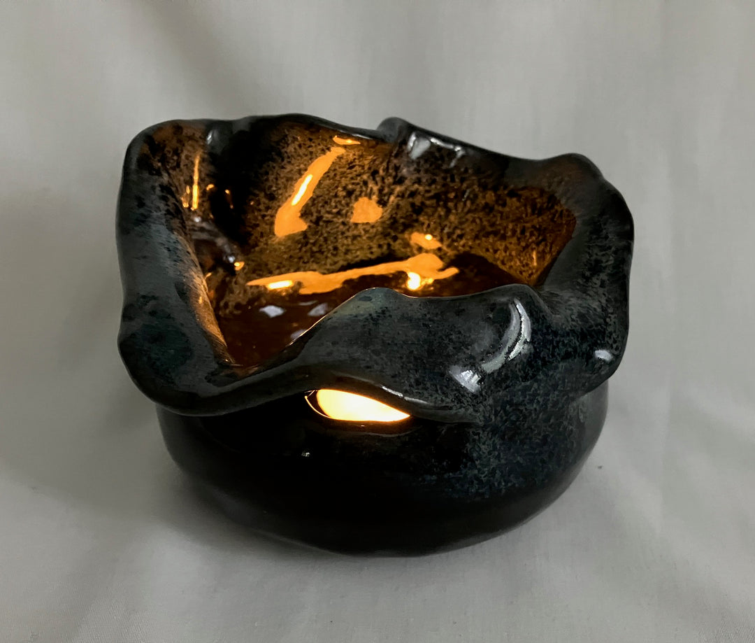 Ceramic scultured tea light