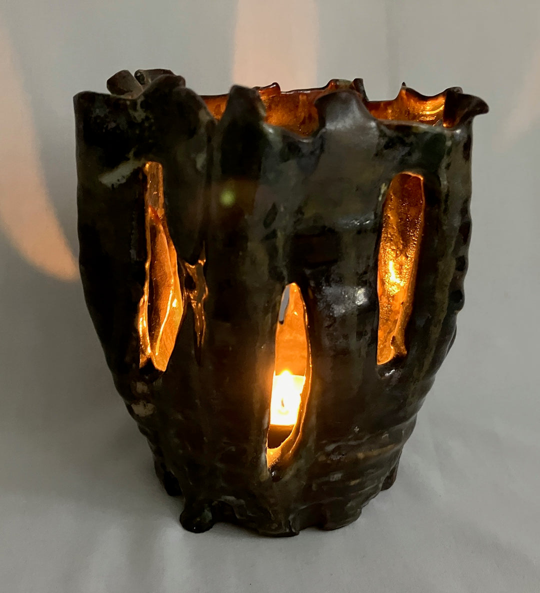 Ceramic sculpture for tea light